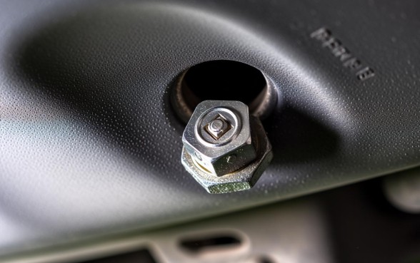 汽车下面有一个防水塞的口子叫什么