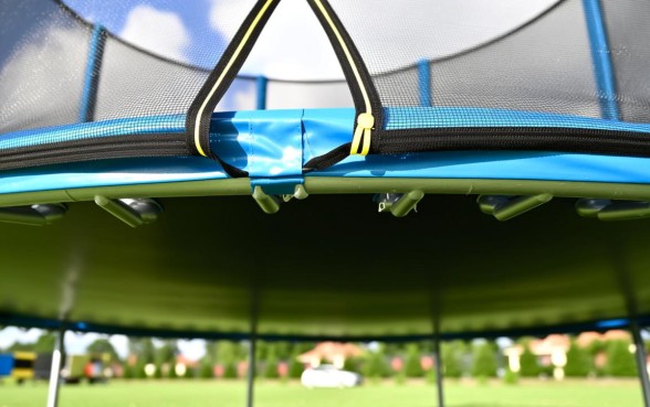 蹦床下面怎么用绳子收口子的过程