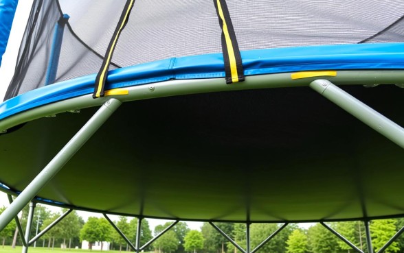 蹦床下面怎么用绳子收口子的过程